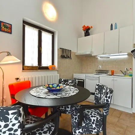 Charming Flat With Shared Pool דירה *