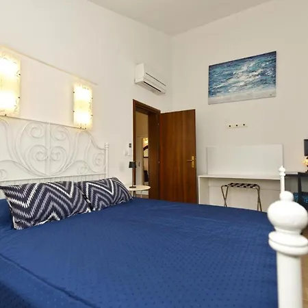 Charming Flat With Shared Pool Peroj