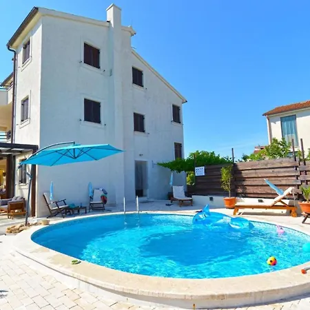 Διαμέρισμα Charming Flat With Shared Pool