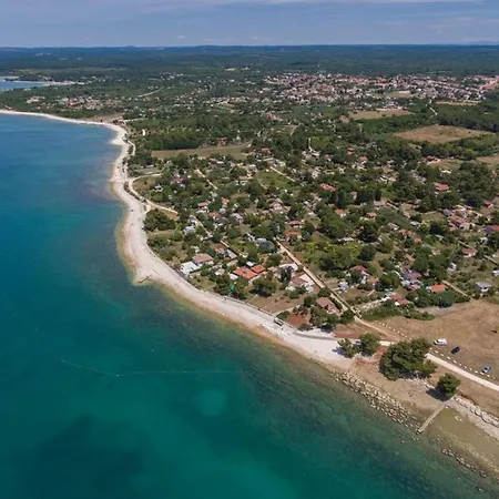 Charming Flat With Shared Pool Διαμέρισμα Peroj