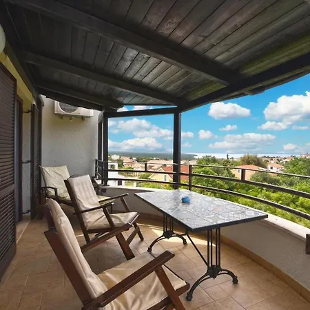 Διαμέρισμα Charming Flat With Shared Pool Peroj