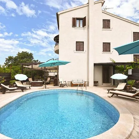 Charming Flat With Shared Pool *