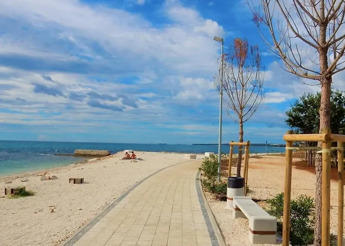 Charming Flat With Shared Pool * Peroj